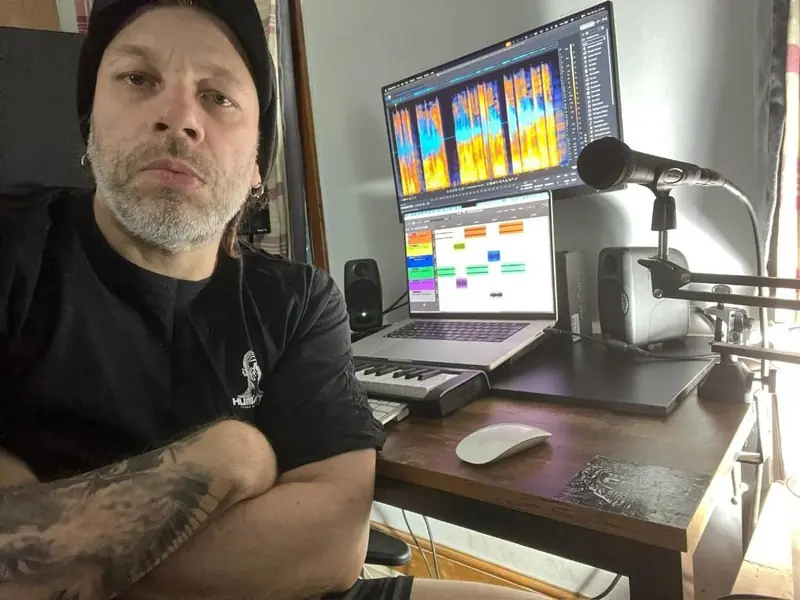 Rogério Damato in his home studio, founder of Polymiq Audio Lab